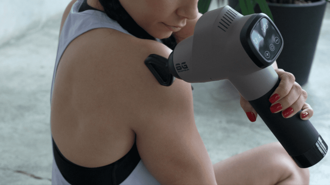 Как сделать массаж плеч перкуссионным массажером BODYGUN? Инструкция